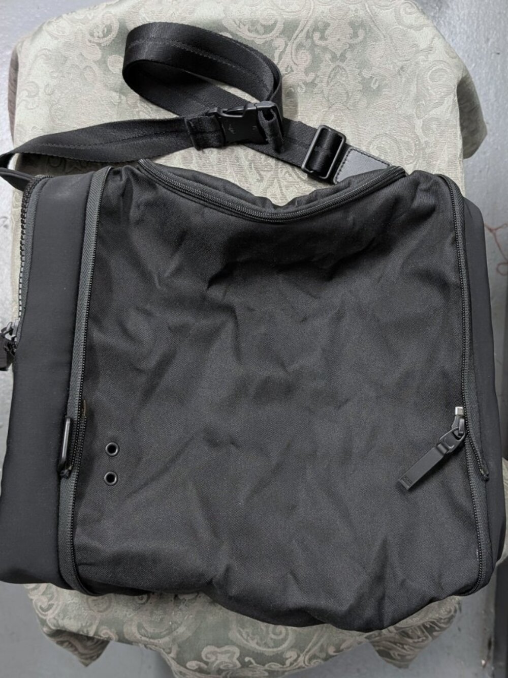 TUMI sling convertible expandable shoulder bag - Picture 6 of 8